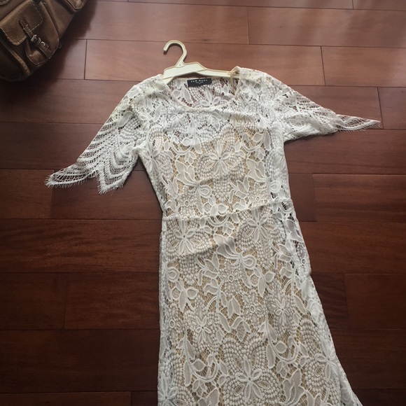 Few Moda crochet scalloped Lace dress - Picture 5 of 8